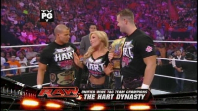 WrestleYourWay_com_WWE_Raw_06_07_2010_Hart_Dyansty_vs_Khali___Hornswoggle-UW_avi_000041207.jpg