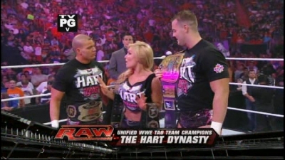 WrestleYourWay_com_WWE_Raw_06_07_2010_Hart_Dyansty_vs_Khali___Hornswoggle-UW_avi_000041841.jpg