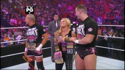 WrestleYourWay_com_WWE_Raw_06_07_2010_Hart_Dyansty_vs_Khali___Hornswoggle-UW_avi_000044644.jpg