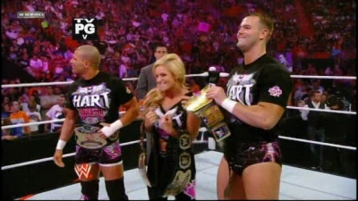 WrestleYourWay_com_WWE_Raw_06_07_2010_Hart_Dyansty_vs_Khali___Hornswoggle-UW_avi_000045311.jpg