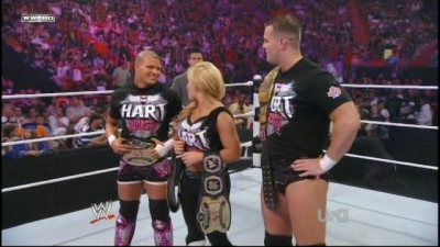 WrestleYourWay_com_WWE_Raw_06_07_2010_Hart_Dyansty_vs_Khali___Hornswoggle-UW_avi_000049749.jpg