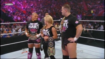WrestleYourWay_com_WWE_Raw_06_07_2010_Hart_Dyansty_vs_Khali___Hornswoggle-UW_avi_000050316.jpg