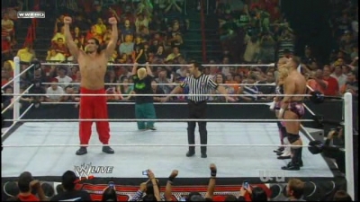 WrestleYourWay_com_WWE_Raw_06_07_2010_Hart_Dyansty_vs_Khali___Hornswoggle-UW_avi_000142008.jpg