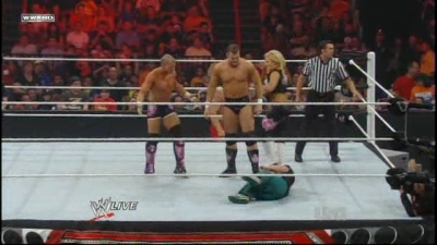 WrestleYourWay_com_WWE_Raw_06_07_2010_Hart_Dyansty_vs_Khali___Hornswoggle-UW_avi_000247814.jpg