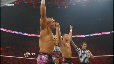 WrestleYourWay_com_WWE_Raw_06_07_2010_Hart_Dyansty_vs_Khali___Hornswoggle-UW_avi_000251718.jpg