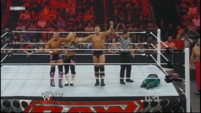 WrestleYourWay_com_WWE_Raw_06_07_2010_Hart_Dyansty_vs_Khali___Hornswoggle-UW_avi_000253953.jpg