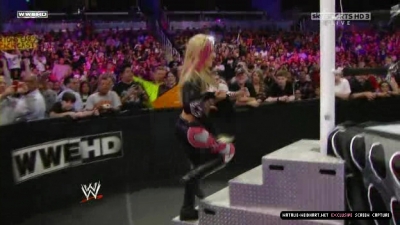 WWE_Monday_Night_RAW_2010_11_22_HDTV_XviD_avi_003130040.jpg