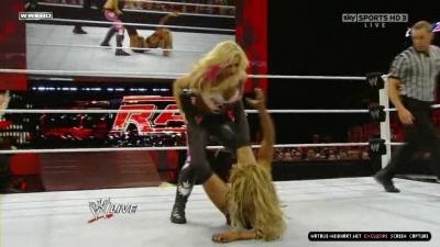 WWE_Monday_Night_RAW_2010_11_22_HDTV_XviD_avi_003335640.jpg