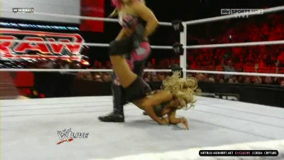 WWE_Monday_Night_RAW_2010_11_22_HDTV_XviD_avi_003340000.jpg