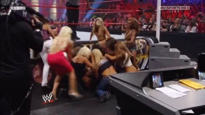 WWE_Night_Of_Champions_2010_Michelle_McCool_vs_Melina_avi_000484400.jpg