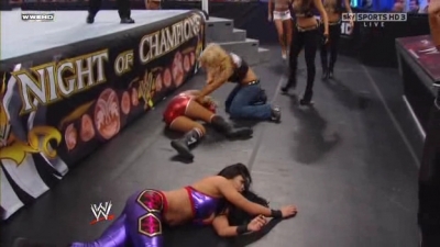 WWE_Night_Of_Champions_2010_Michelle_McCool_vs_Melina_avi_000559520.jpg