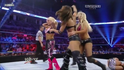 WWE_Friday_Night_Smackdown_1st_Oct_2010_PDTV_x264-Sir_Paul_avi_000939760.jpg