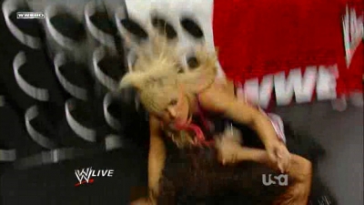 raw120710_hartsvsusos_divas-heaven_com_avi_000252151.jpg