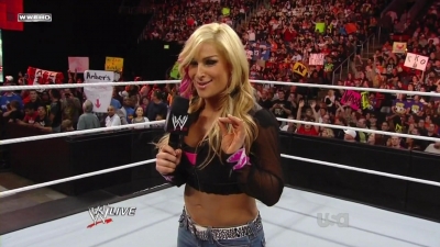 WWE_Raw_10_11_10_Natayla_Michelle_McCool_Layla_Segment_720p_AC3_5_1_x264_mkv_000020586.jpg