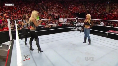 WWE_Raw_10_11_10_Natayla_Michelle_McCool_Layla_Segment_720p_AC3_5_1_x264_mkv_000112545.jpg