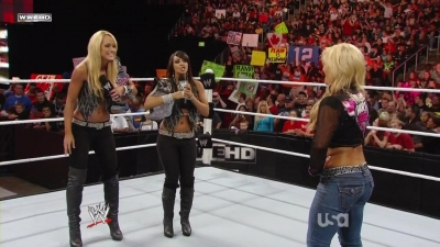 WWE_Raw_10_11_10_Natayla_Michelle_McCool_Layla_Segment_720p_AC3_5_1_x264_mkv_000157957.jpg