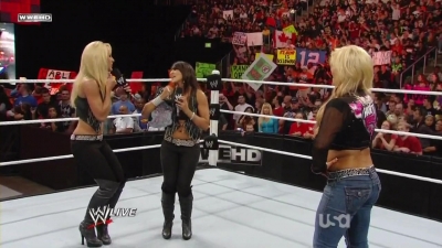 WWE_Raw_10_11_10_Natayla_Michelle_McCool_Layla_Segment_720p_AC3_5_1_x264_mkv_000159993.jpg
