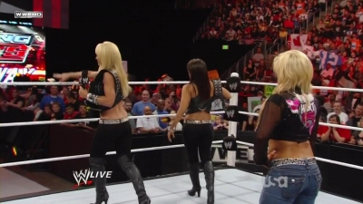 WWE_Raw_10_11_10_Natayla_Michelle_McCool_Layla_Segment_720p_AC3_5_1_x264_mkv_000250884.jpg