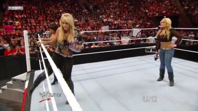 WWE_Raw_10_11_10_Natayla_Michelle_McCool_Layla_Segment_720p_AC3_5_1_x264_mkv_000251484.jpg