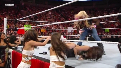 WWE_Raw_10_11_10_Natayla_Michelle_McCool_Layla_Segment_720p_AC3_5_1_x264_mkv_000300967.jpg