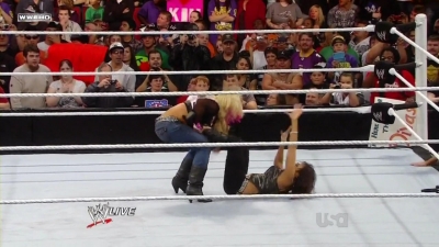 WWE_Raw_10_11_10_Natayla_Michelle_McCool_Layla_Segment_720p_AC3_5_1_x264_mkv_000309041.jpg