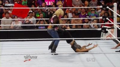 WWE_Raw_10_11_10_Natayla_Michelle_McCool_Layla_Segment_720p_AC3_5_1_x264_mkv_000309542.jpg