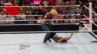 WWE_Raw_10_11_10_Natayla_Michelle_McCool_Layla_Segment_720p_AC3_5_1_x264_mkv_000310109.jpg
