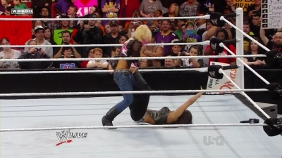 WWE_Raw_10_11_10_Natayla_Michelle_McCool_Layla_Segment_720p_AC3_5_1_x264_mkv_000311677.jpg