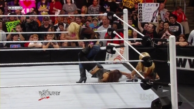 WWE_Raw_10_11_10_Natayla_Michelle_McCool_Layla_Segment_720p_AC3_5_1_x264_mkv_000315482.jpg
