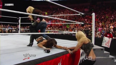 WWE_Raw_10_11_10_Natayla_Michelle_McCool_Layla_Segment_720p_AC3_5_1_x264_mkv_000315915.jpg