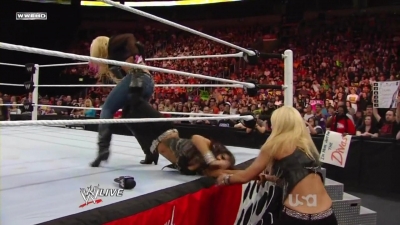 WWE_Raw_10_11_10_Natayla_Michelle_McCool_Layla_Segment_720p_AC3_5_1_x264_mkv_000316549.jpg