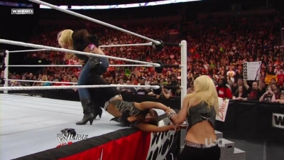 WWE_Raw_10_11_10_Natayla_Michelle_McCool_Layla_Segment_720p_AC3_5_1_x264_mkv_000317083.jpg