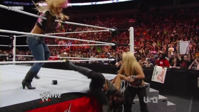 WWE_Raw_10_11_10_Natayla_Michelle_McCool_Layla_Segment_720p_AC3_5_1_x264_mkv_000318251.jpg