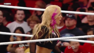 WWE_Raw_10_11_10_Natayla_Michelle_McCool_Layla_Segment_720p_AC3_5_1_x264_mkv_000321187.jpg