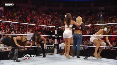 WWE_Raw_10_11_10_Natayla_Michelle_McCool_Layla_Segment_720p_AC3_5_1_x264_mkv_000337336.jpg