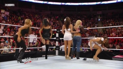 WWE_Raw_10_11_10_Natayla_Michelle_McCool_Layla_Segment_720p_AC3_5_1_x264_mkv_000337904.jpg