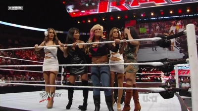 WWE_Raw_10_11_10_Natayla_Michelle_McCool_Layla_Segment_720p_AC3_5_1_x264_mkv_000342041.jpg