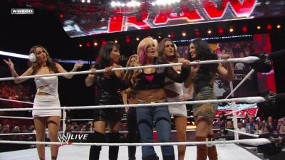 WWE_Raw_10_11_10_Natayla_Michelle_McCool_Layla_Segment_720p_AC3_5_1_x264_mkv_000343742.jpg