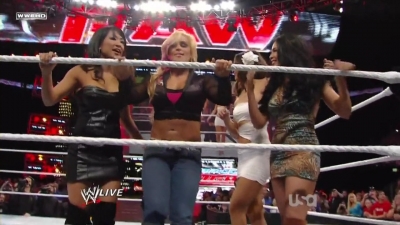 WWE_Raw_10_11_10_Natayla_Michelle_McCool_Layla_Segment_720p_AC3_5_1_x264_mkv_000352185.jpg