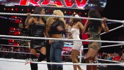 WWE_Raw_10_11_10_Natayla_Michelle_McCool_Layla_Segment_720p_AC3_5_1_x264_mkv_000352752.jpg