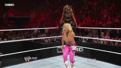 WWE_Raw_10_04_10_Natalya_vs_Alicia_Fox_720p_AC3_5_1_x264_mkv_000015948.jpg
