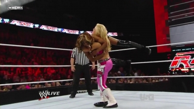 WWE_Raw_10_04_10_Natalya_vs_Alicia_Fox_720p_AC3_5_1_x264_mkv_000019018.jpg