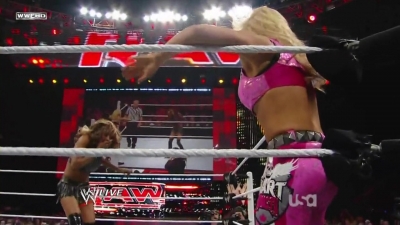 WWE_Raw_10_04_10_Natalya_vs_Alicia_Fox_720p_AC3_5_1_x264_mkv_000027327.jpg