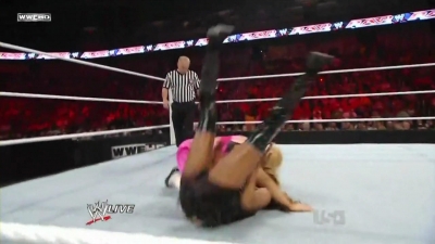 WWE_Raw_10_04_10_Natalya_vs_Alicia_Fox_720p_AC3_5_1_x264_mkv_000029630.jpg