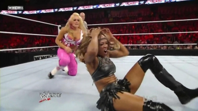 WWE_Raw_10_04_10_Natalya_vs_Alicia_Fox_720p_AC3_5_1_x264_mkv_000030864.jpg