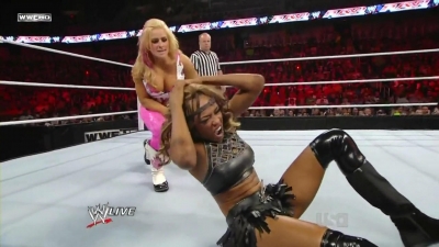 WWE_Raw_10_04_10_Natalya_vs_Alicia_Fox_720p_AC3_5_1_x264_mkv_000031365.jpg