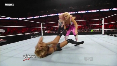 WWE_Raw_10_04_10_Natalya_vs_Alicia_Fox_720p_AC3_5_1_x264_mkv_000033000.jpg