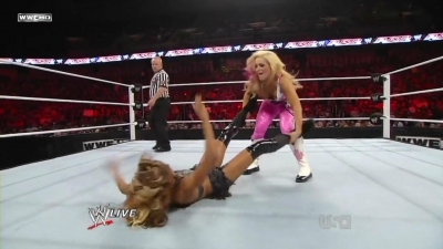 WWE_Raw_10_04_10_Natalya_vs_Alicia_Fox_720p_AC3_5_1_x264_mkv_000034201.jpg