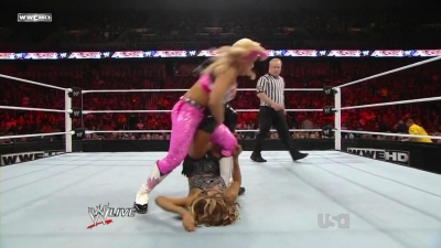 WWE_Raw_10_04_10_Natalya_vs_Alicia_Fox_720p_AC3_5_1_x264_mkv_000039105.jpg