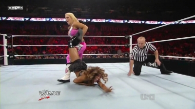 WWE_Raw_10_04_10_Natalya_vs_Alicia_Fox_720p_AC3_5_1_x264_mkv_000040707.jpg
